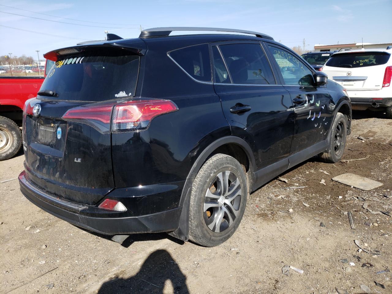 Photo 4 from auction – 2018 TOYOTA RAV4 LE with VIN 2T3ZFREV6JW500756