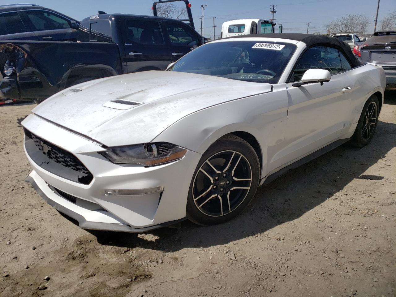 Photo 2 from auction – 2018 FORD MUSTANG with VIN 1FATP8UH2J5110369