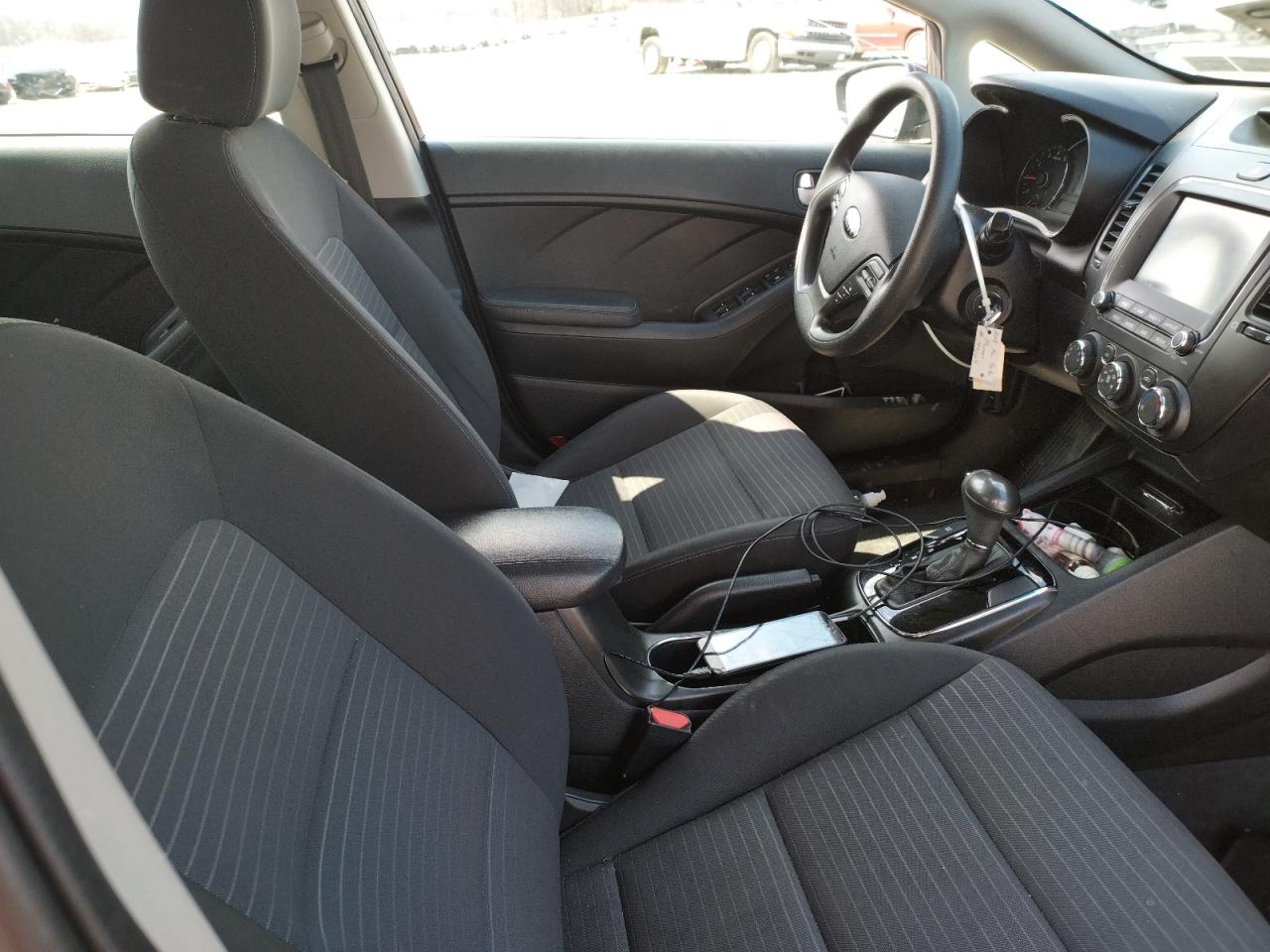 Photo 5 from auction – 2018 KIA FORTE LX with VIN 3KPFL4A77JE199609