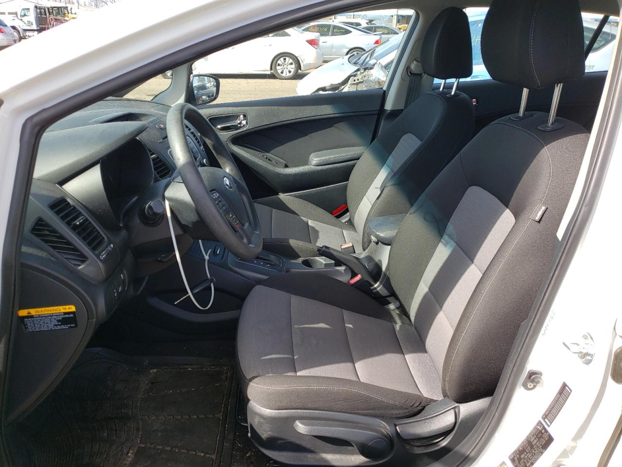 Photo 5 from auction – 2016 KIA FORTE LX with VIN KNAFK5A80G5572752