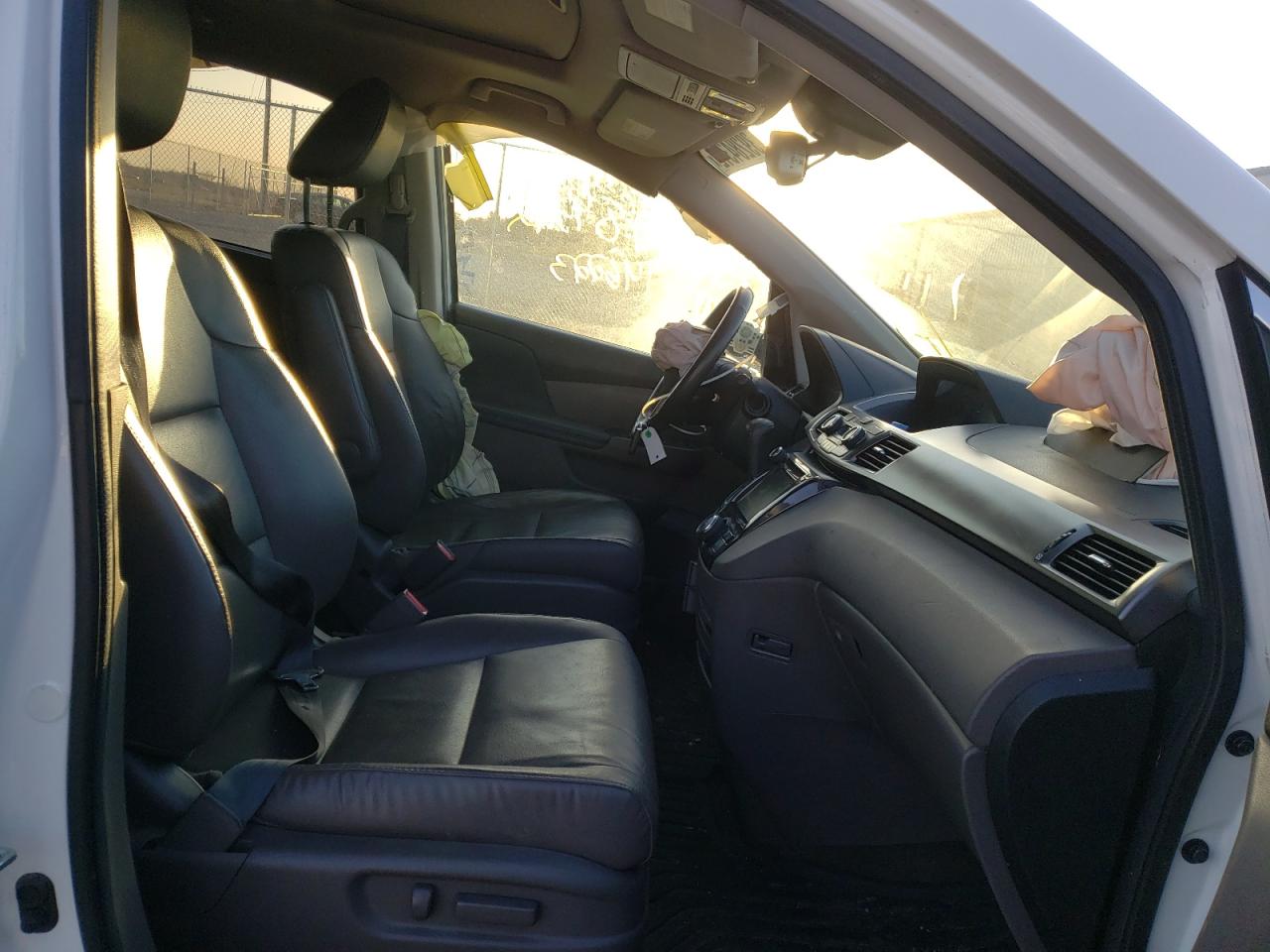 Photo 5 from auction – 2014 HONDA ODYSSEY TO with VIN 5FNRL5H96EB093050
