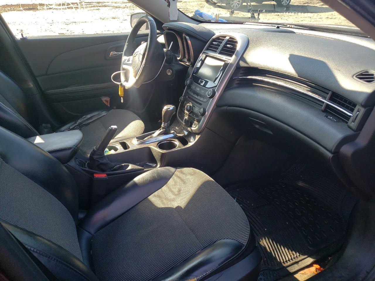 Photo 5 from auction – 2015 CHEVROLET MALIBU 2LT with VIN 1G11D5SL6FF103855