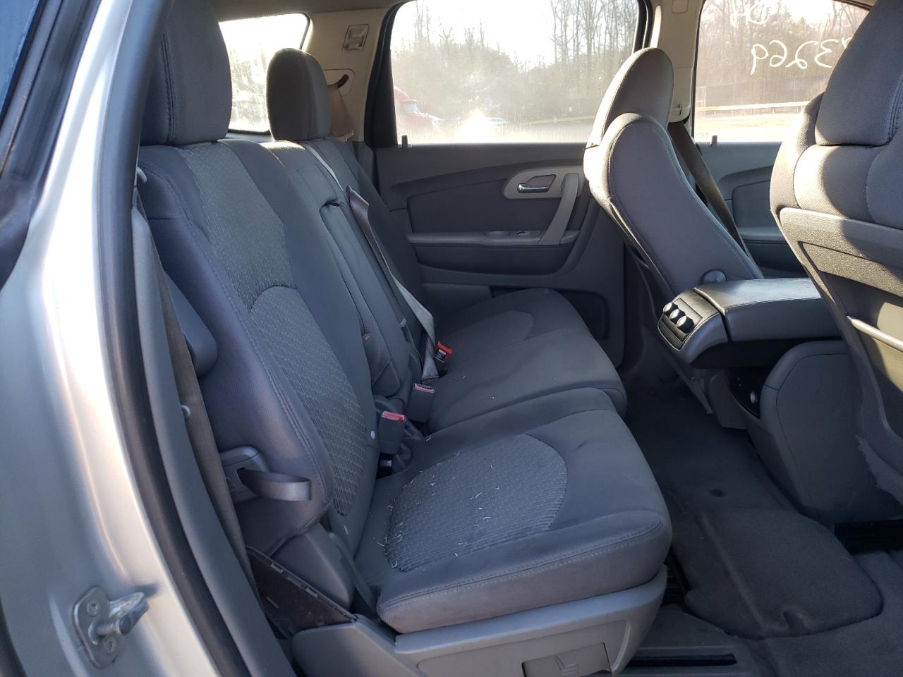 Photo 6 from auction – 2011 CHEVROLET TRAVERSE L with VIN 1GNKRFED8BJ230628