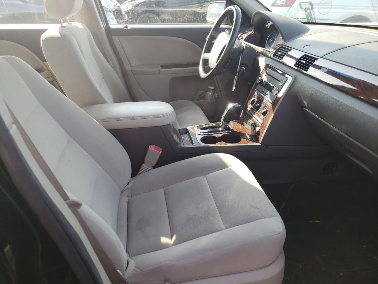 Photo 5 from auction – 2008 FORD TAURUS SEL with VIN 1FAHP27W88G106774