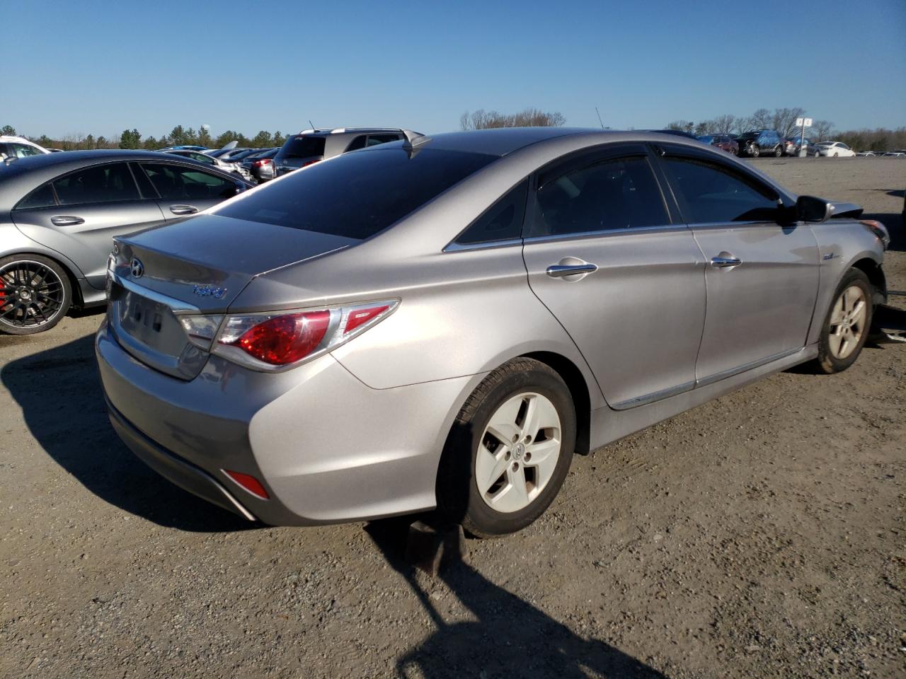 Photo 4 from auction – 2011 HYUNDAI SONATA HYB with VIN KMHEC4A47BA005324