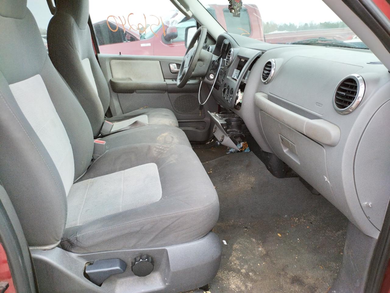 Photo 5 from auction – 2004 FORD EXPEDITION with VIN 1FMPU16W94LA84419
