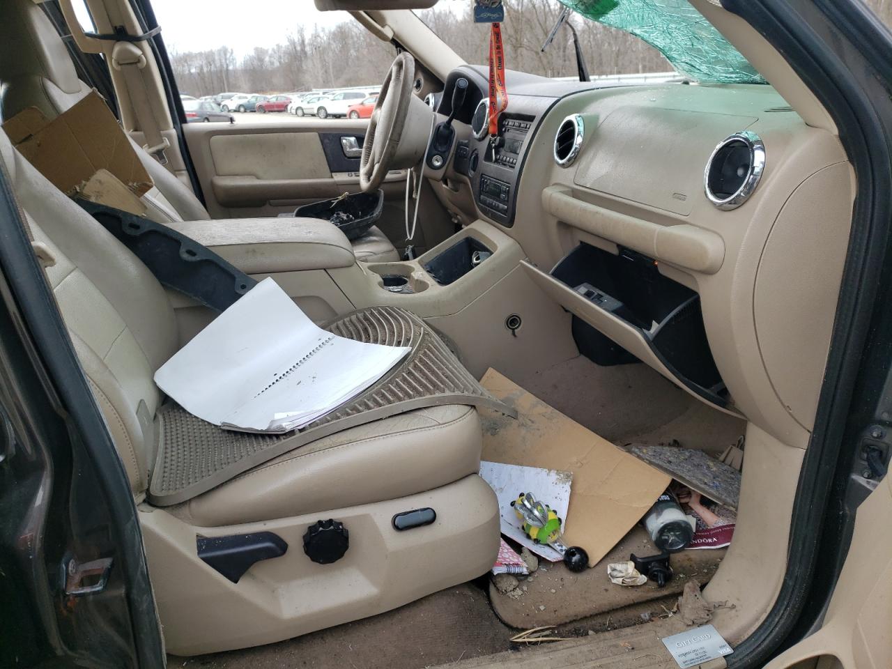 Photo 5 from auction – 2005 FORD EXPEDITION with VIN 1FMFU18505LA02319