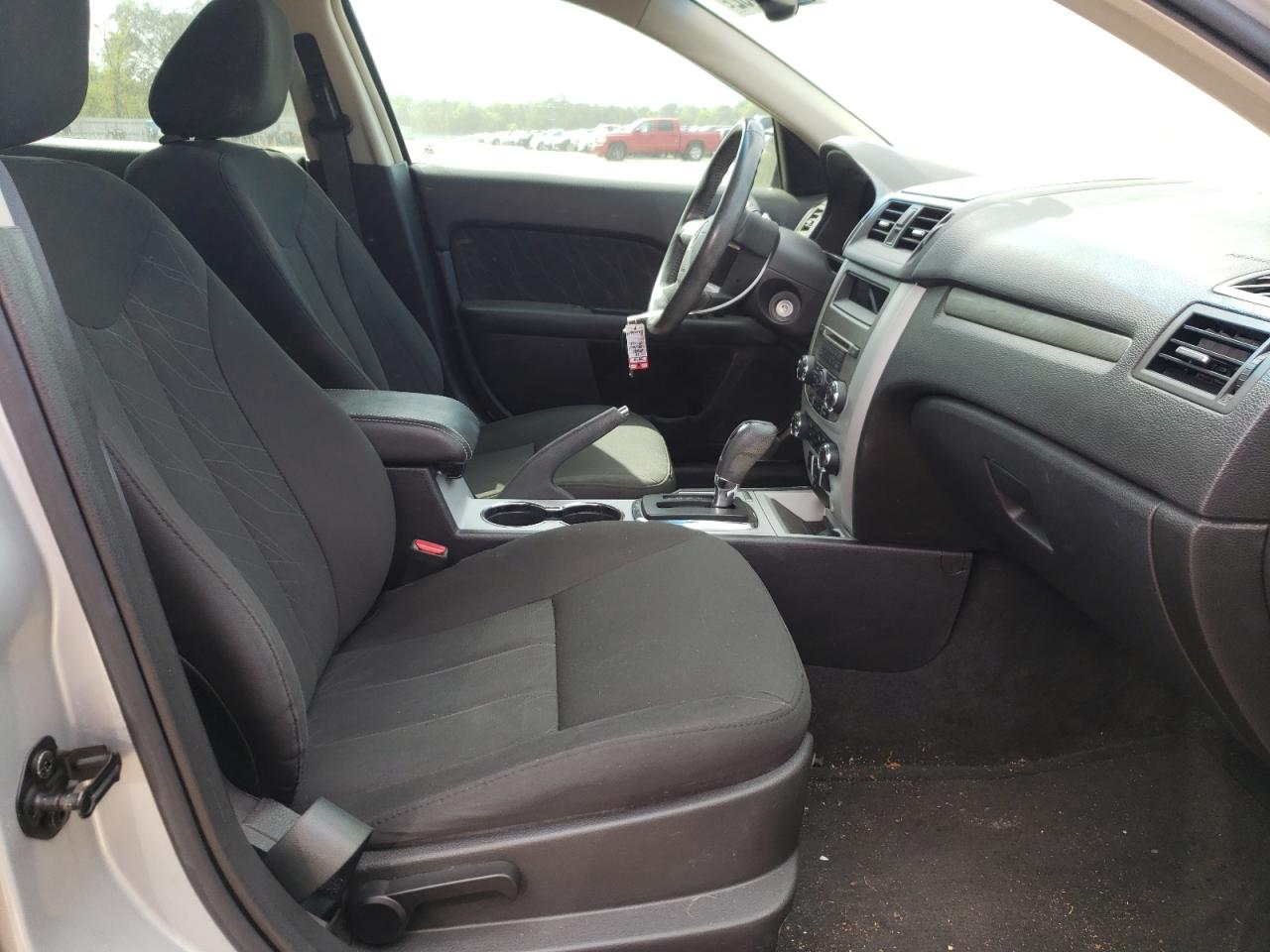 Photo 5 from auction – 2010 MERCURY MILAN with VIN 3MEHM0HAXAR632542