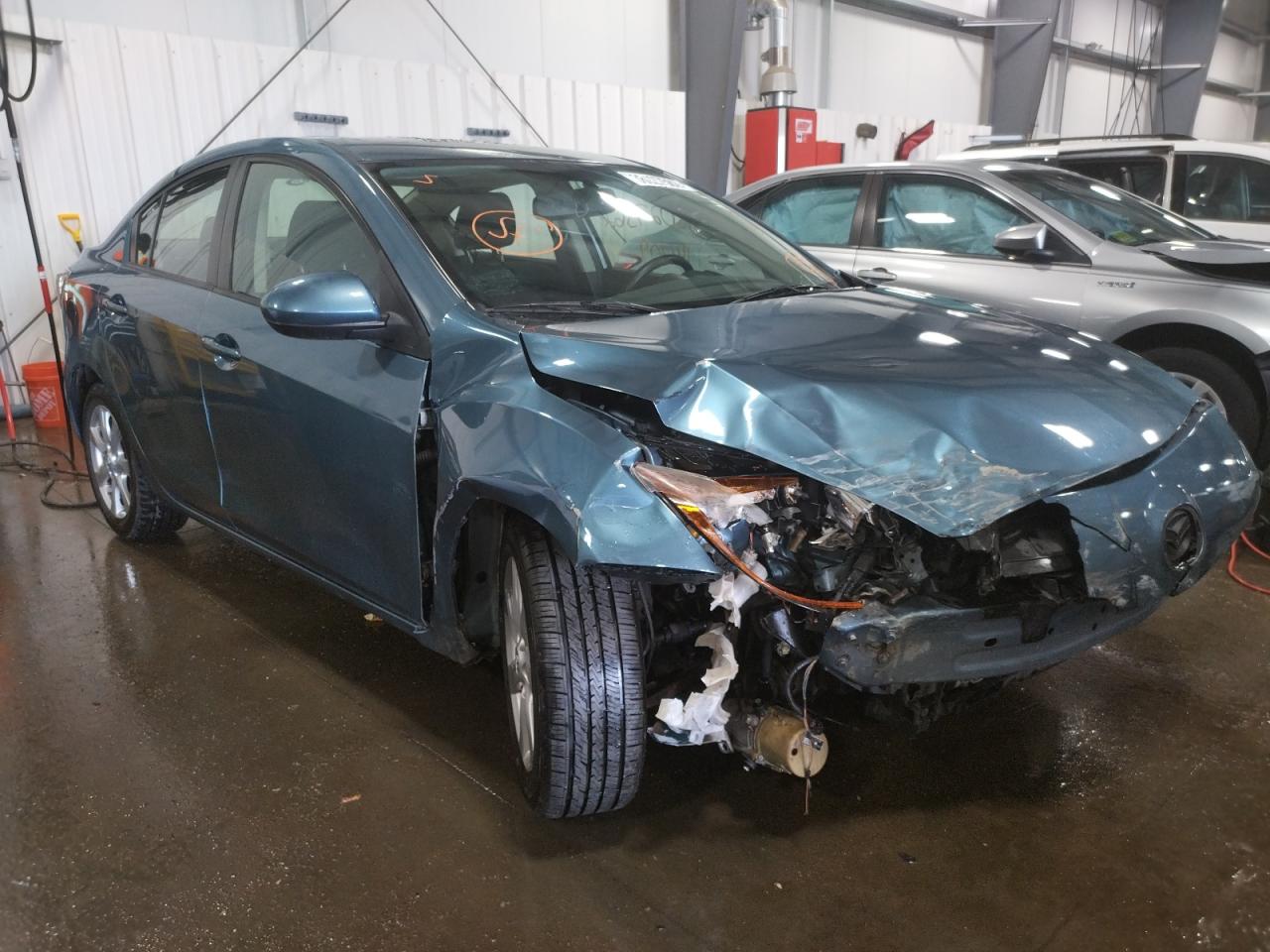 MAZDA 3 I 2011 مع رقم تعريف المركبة JM1BL1VFXB1460931 - صورة من المزاد