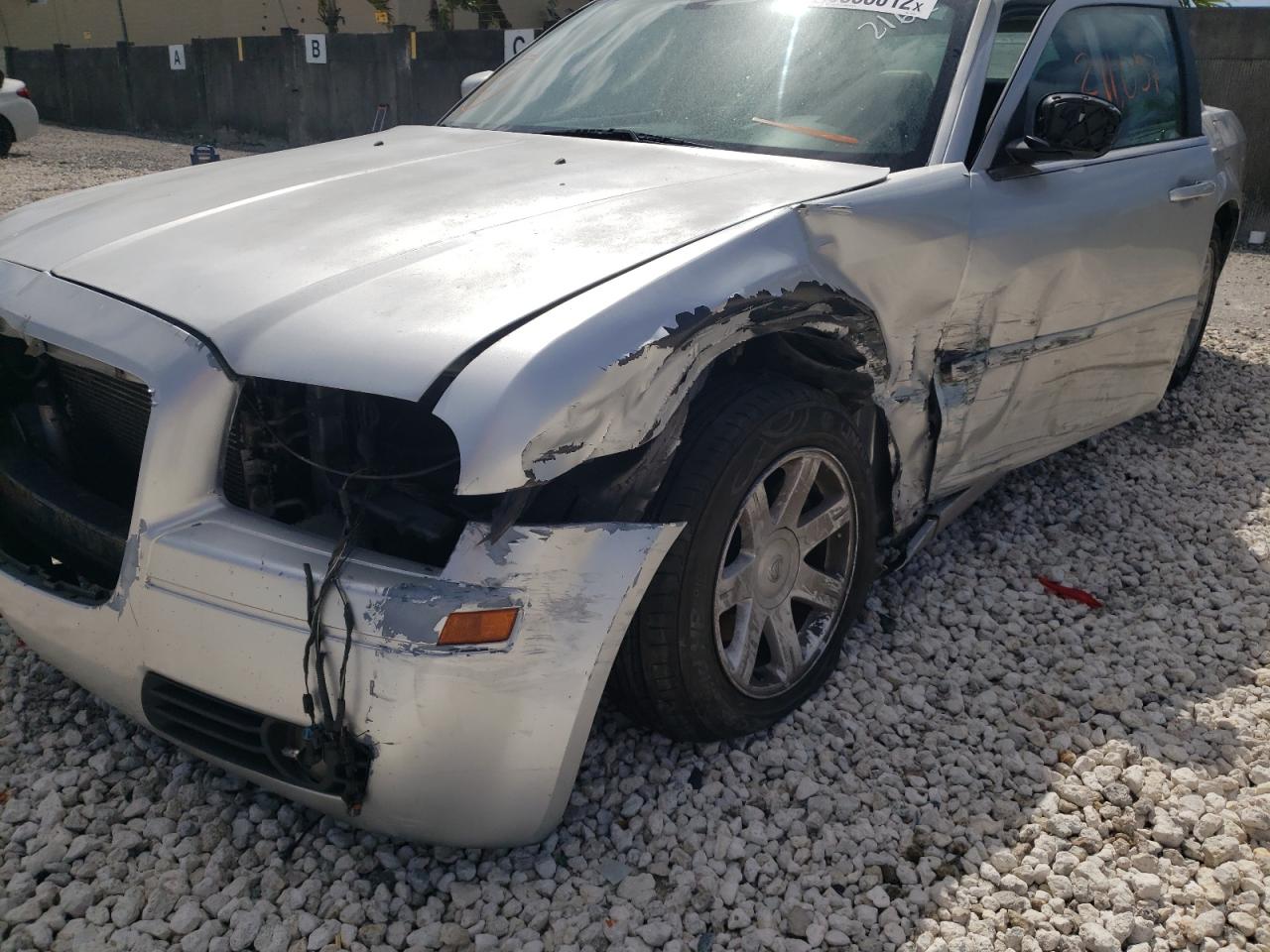 Photo 9 from auction – 2005 CHRYSLER 300 TOURIN with VIN 2C3JA53G75H152162