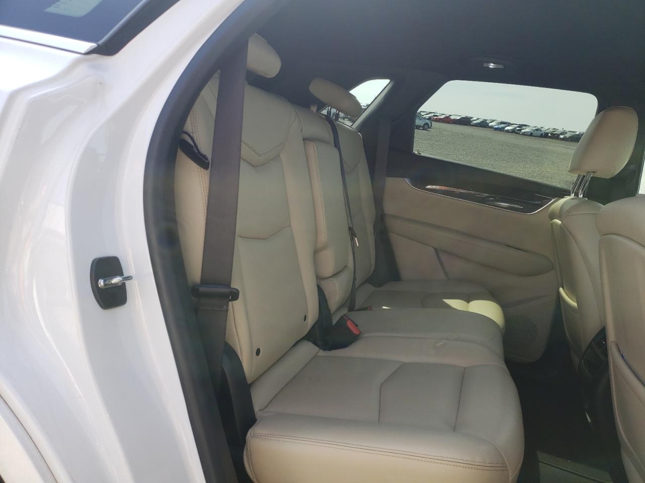 Photo 6 from auction – 2017 CADILLAC XT5 with VIN 1GYKNARSXHZ192288