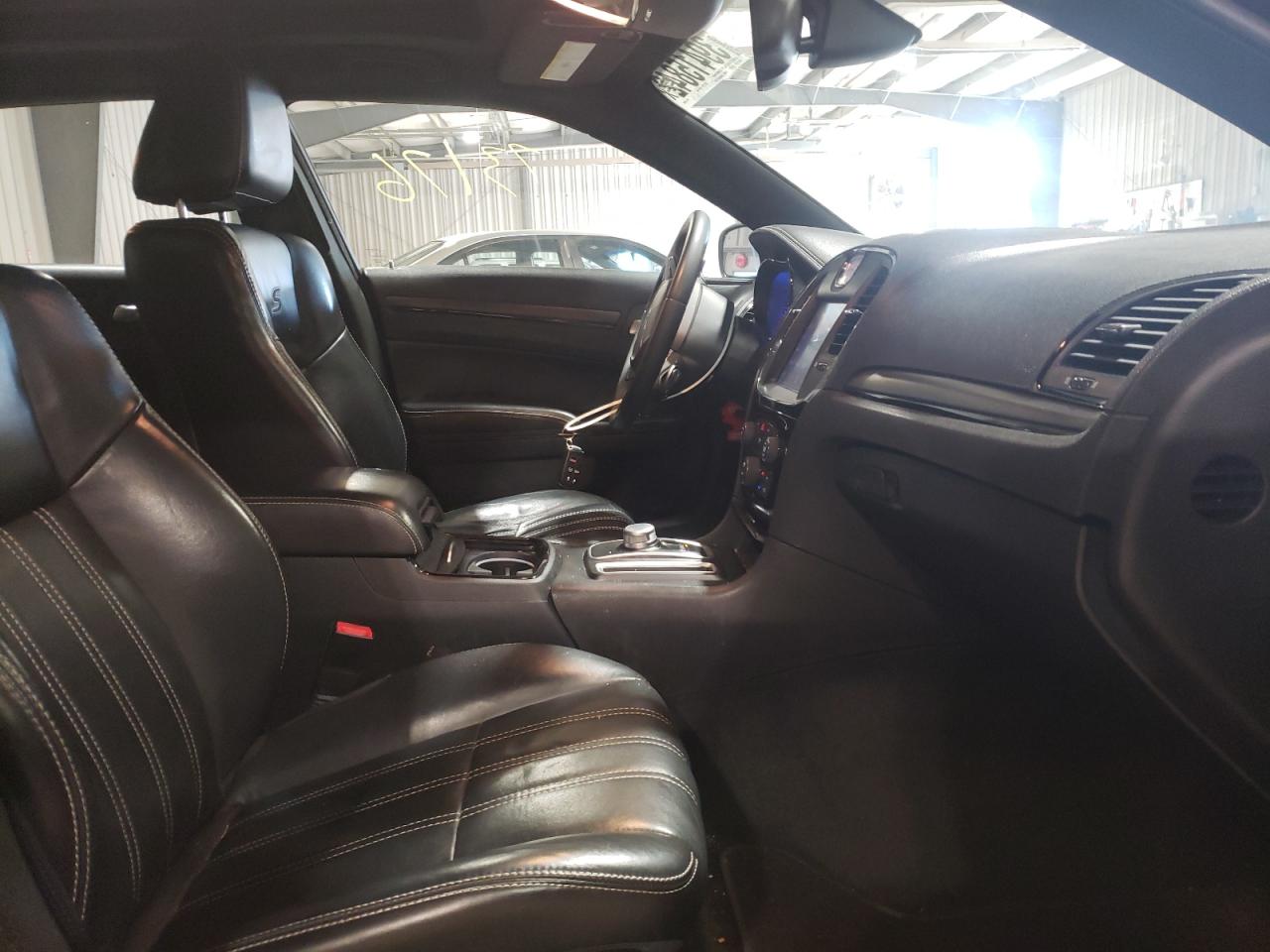 Photo 5 from auction – 2016 CHRYSLER 300 S with VIN 2C3CCAGG5GH142156