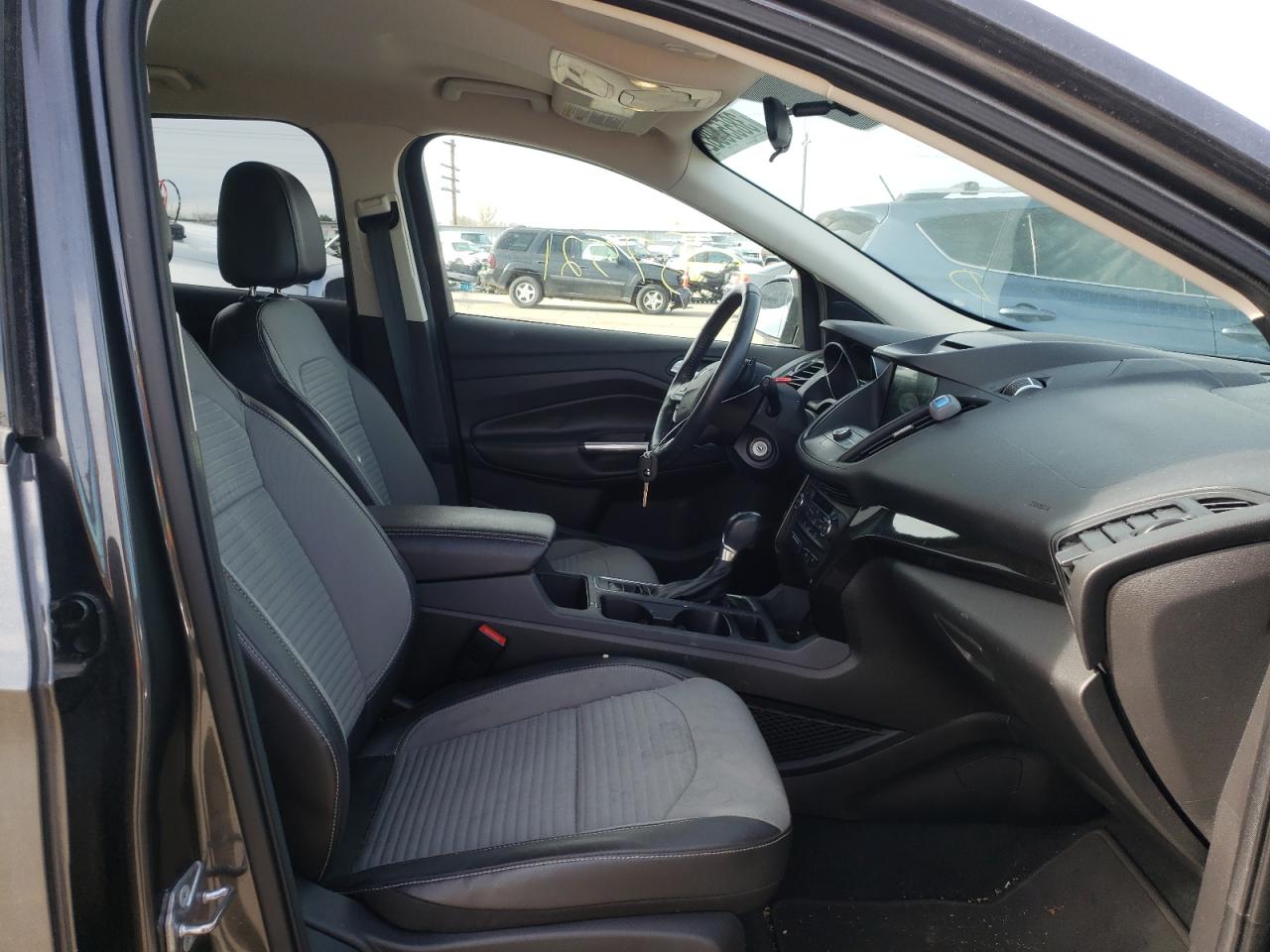 Photo 5 from auction – 2017 FORD ESCAPE SE with VIN 1FMCU9GD6HUC80795