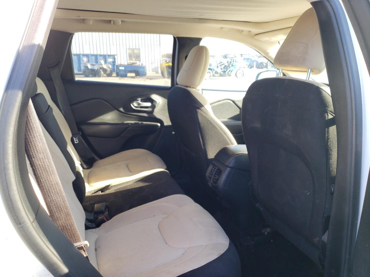 Photo 6 from auction – 2016 JEEP CHEROKEE L with VIN 1C4PJLCB9GW283970