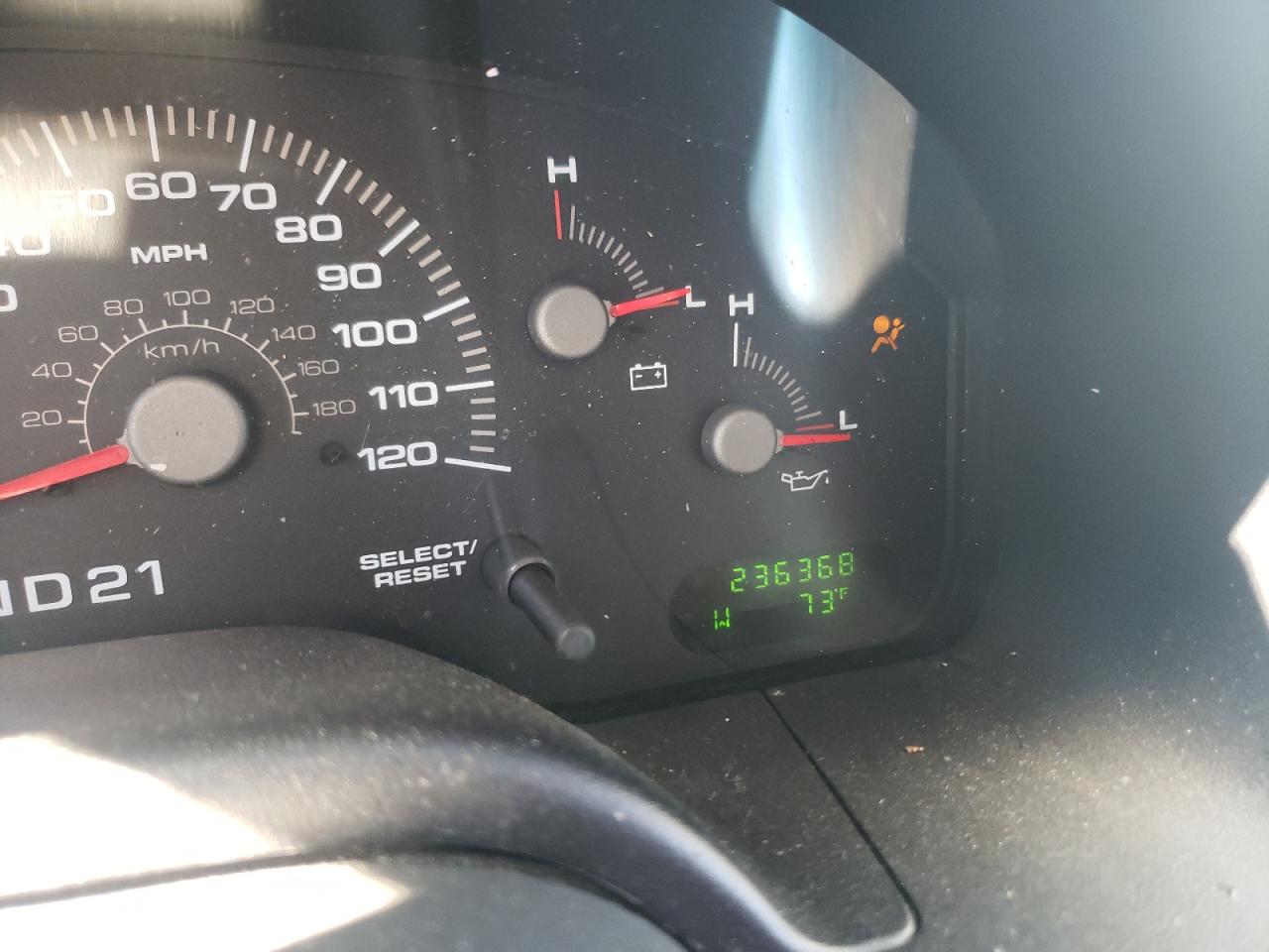 Photo 8 from auction – 2003 FORD EXPEDITION with VIN 1FMRU15W63LC14861