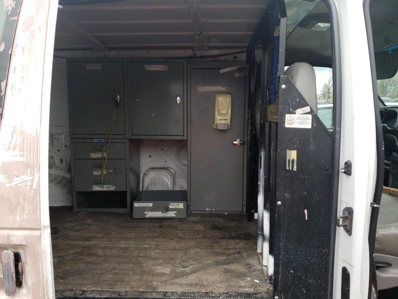 Photo 6 from auction – 2000 FORD ECONOLINE with VIN 1FTSE34L6YHB42513
