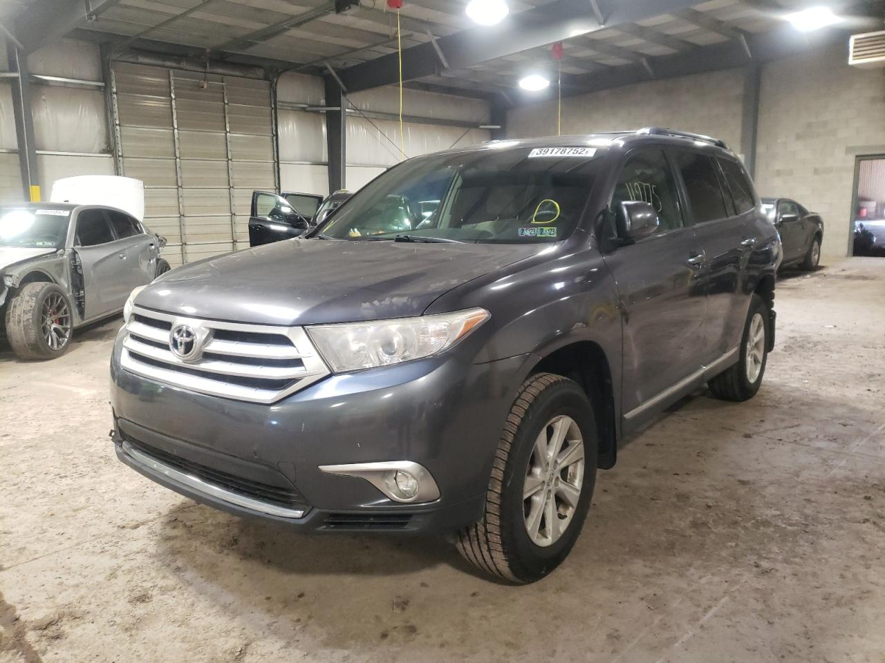 Photo 2 from auction – 2012 TOYOTA HIGHLANDER with VIN 5TDBK3EH2CS133038