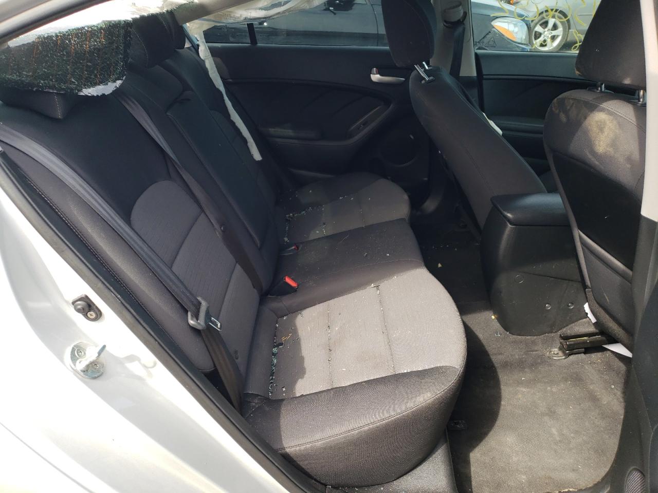Photo 6 from auction – 2018 KIA FORTE LX with VIN 3KPFL4A74JE243677