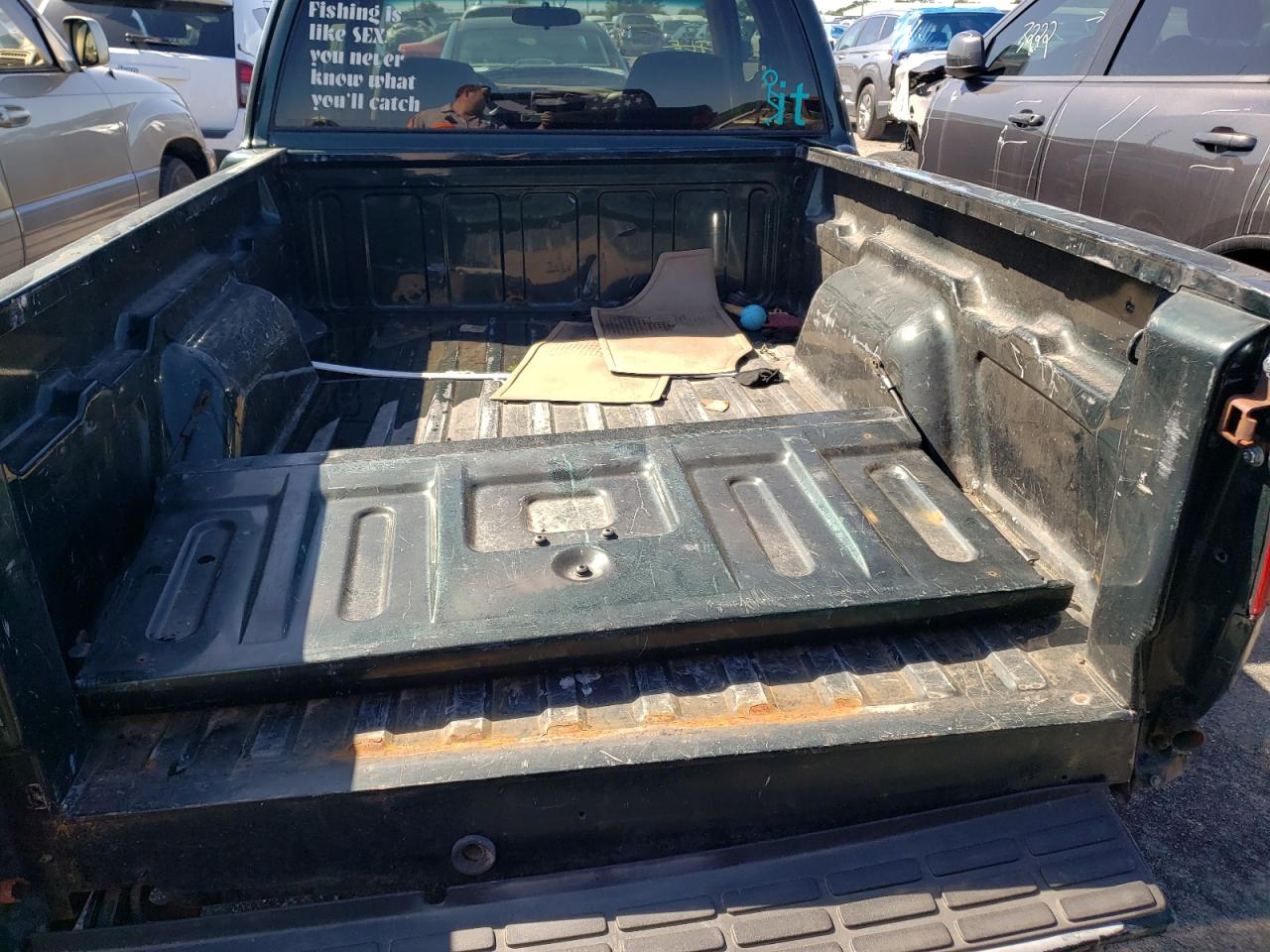 Photo 6 from auction – 2002 CHEVROLET S10 PICKUP with VIN 1GCCS195828139972