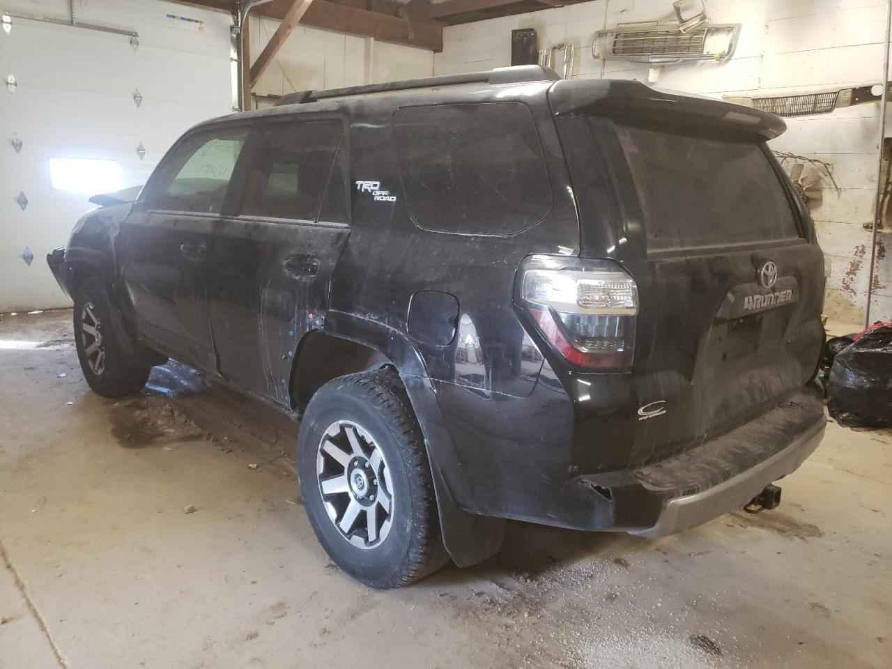 Photo 3 from auction – 2019 TOYOTA 4RUNNER SR with VIN JTEBU5JR4K5670627