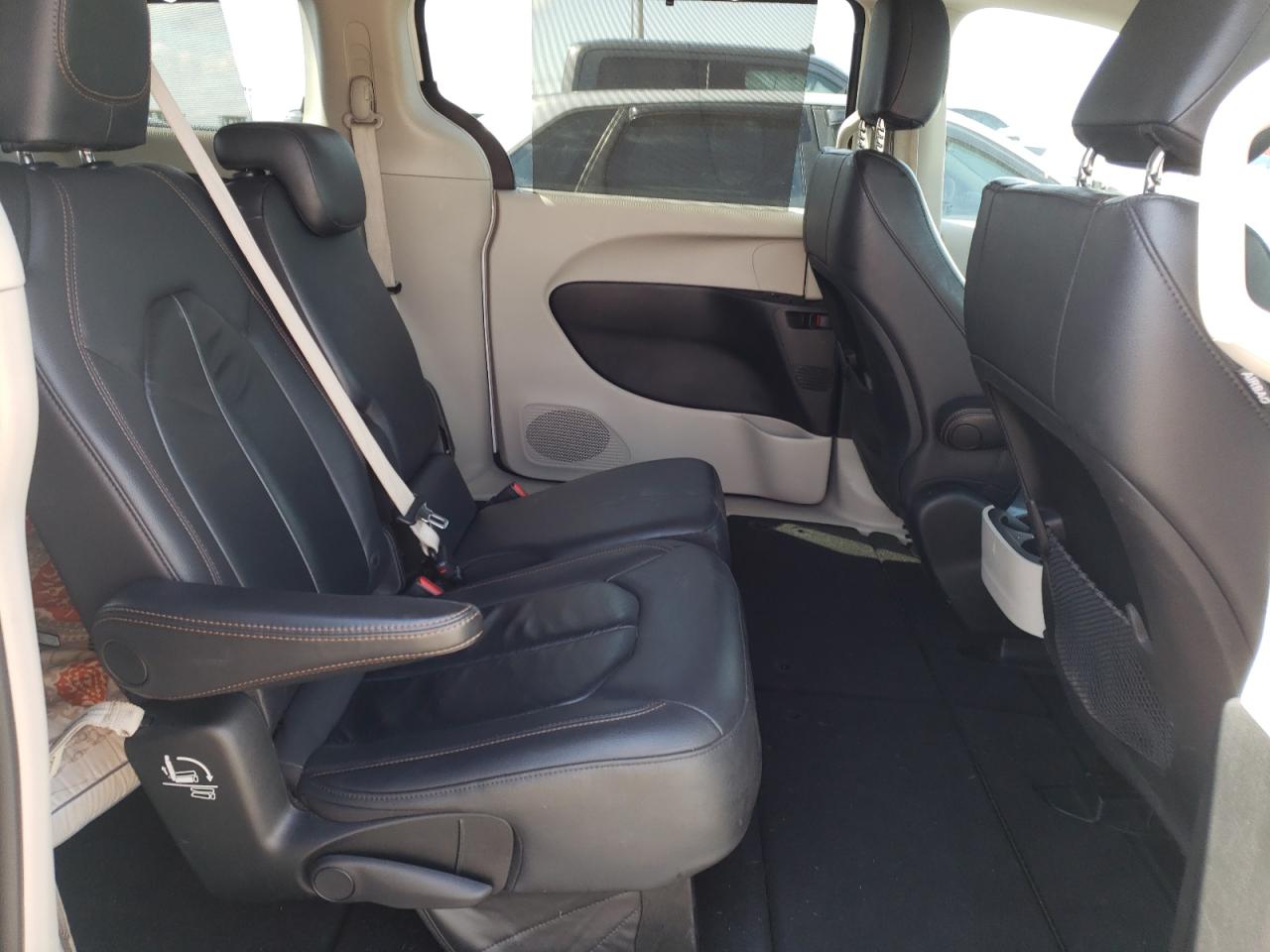 Photo 6 from auction – 2017 CHRYSLER PACIFICA T with VIN 2C4RC1BG5HR823443