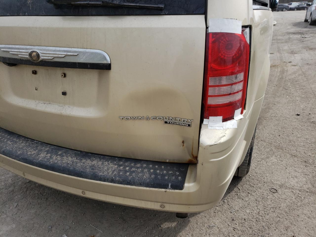 Photo 9 from auction – 2010 CHRYSLER TOWN & COU with VIN 2A4RR8D11AR456797