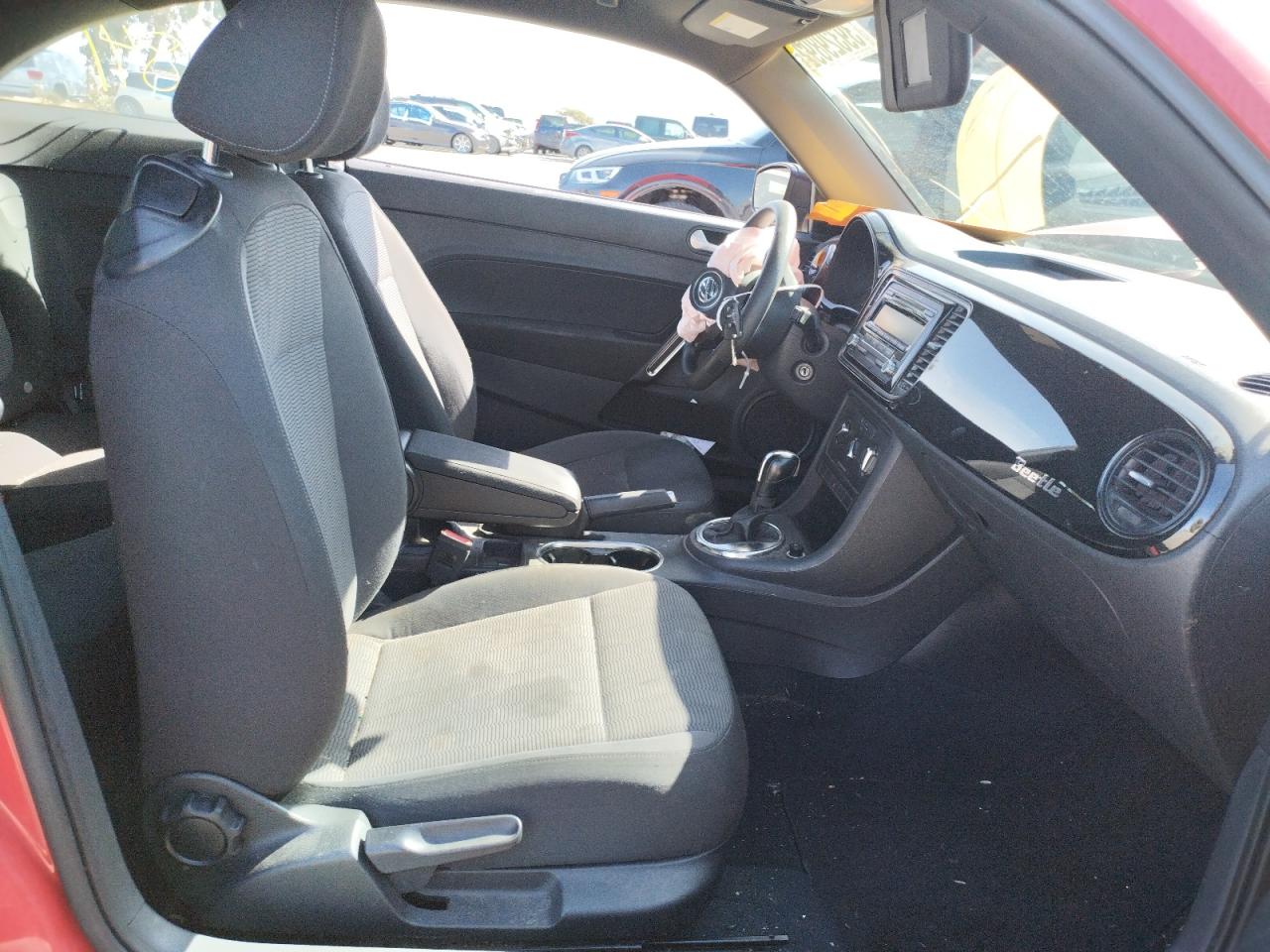 Photo 5 from auction – 2014 VOLKSWAGEN BEETLE with VIN 3VWFP7AT5EM626345