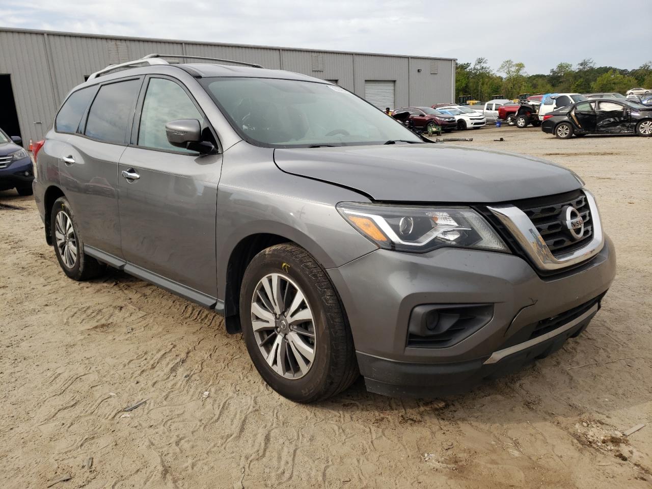NISSAN PATHFINDER 2017 with VIN 5N1DR2MN9HC674744 - Photo from auction