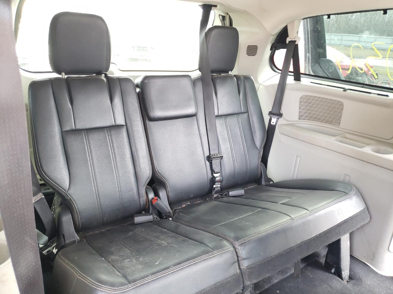 Photo 9 from auction – 2011 CHRYSLER TOWN & COU with VIN 2A4RR8DG0BR666703