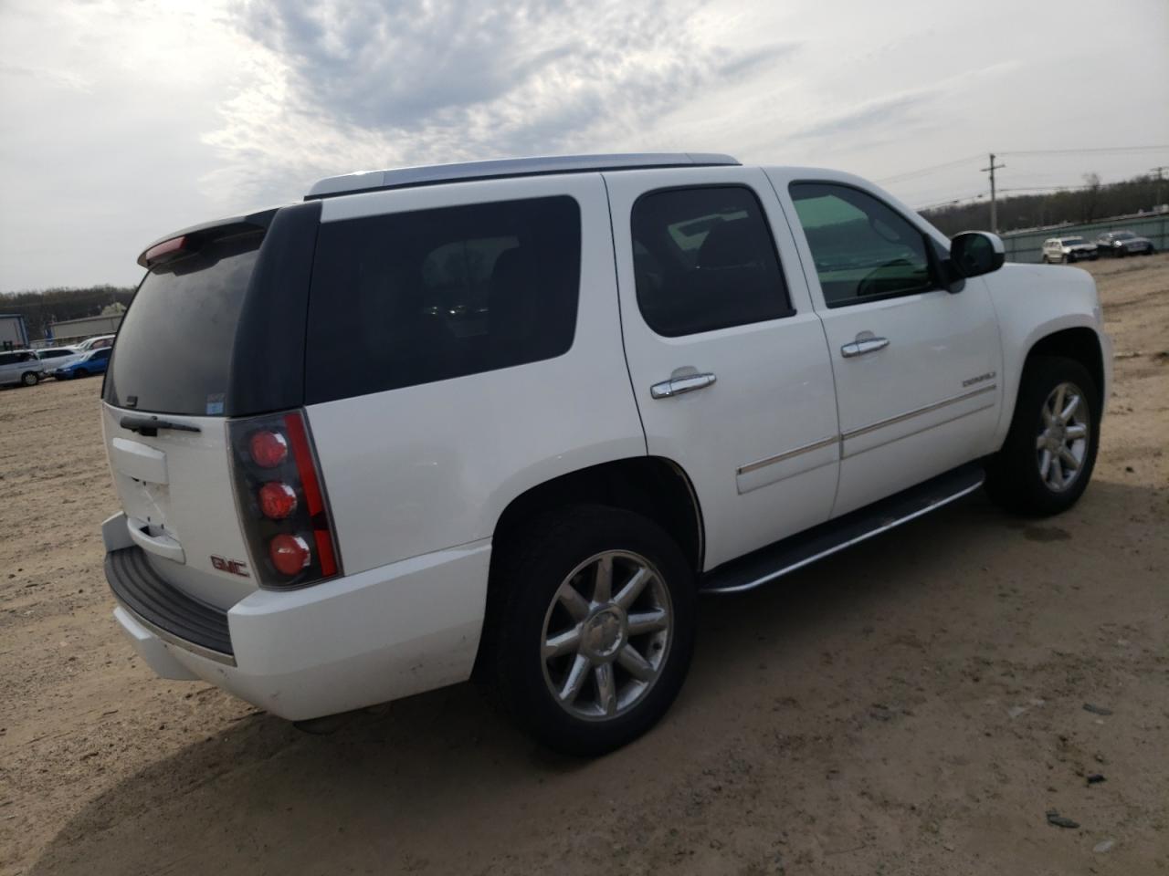 Photo 9 from auction – 2013 GMC YUKON DENA with VIN 1GKS2EEF6DR213473