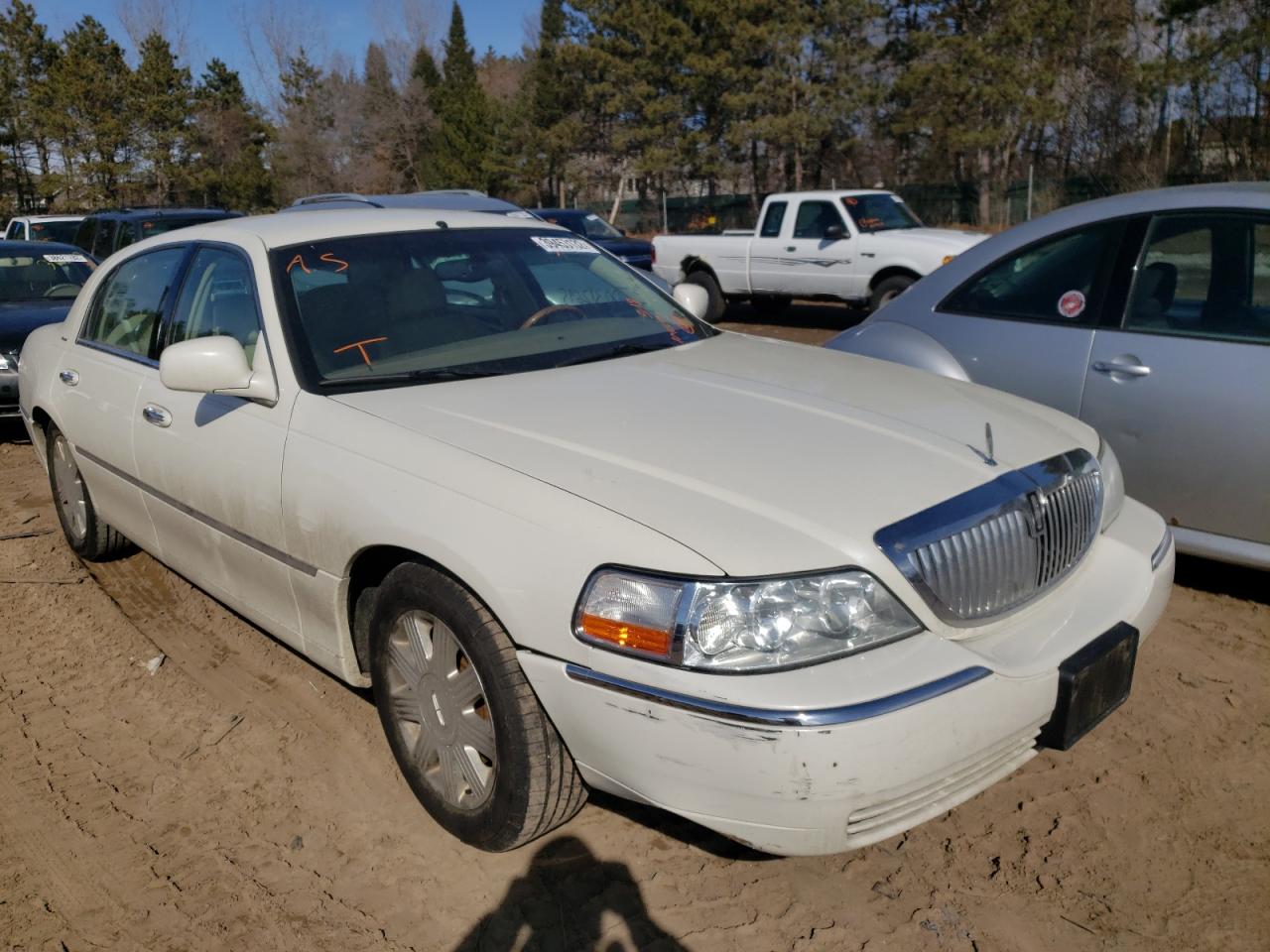 Photo 1 from auction – 2004 LINCOLN TOWN CAR U with VIN 1LNHM83W64Y615600