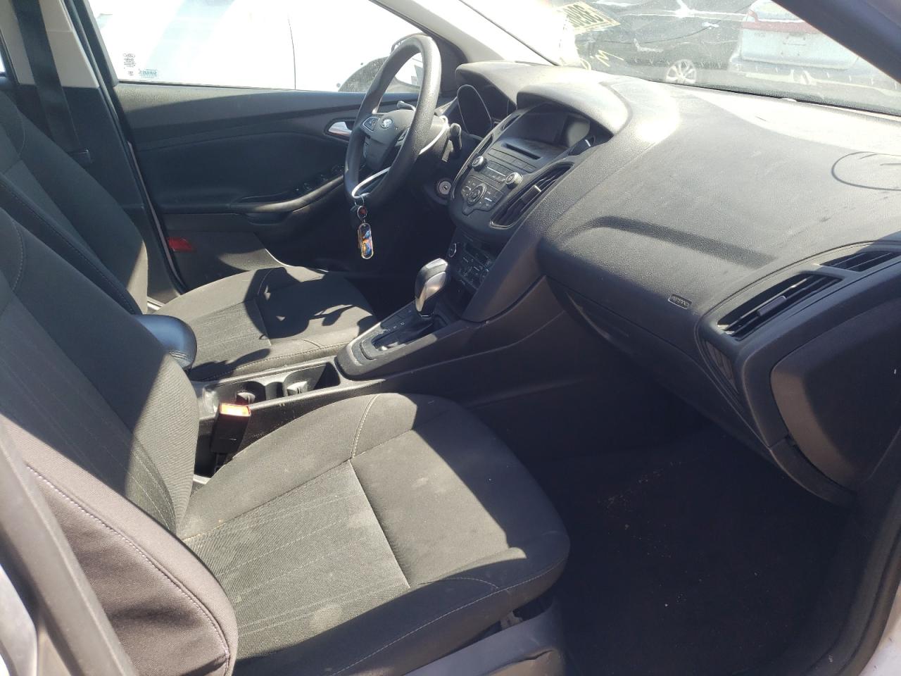 Photo 5 from auction – 2016 FORD FOCUS SE with VIN 1FADP3FE8GL359855