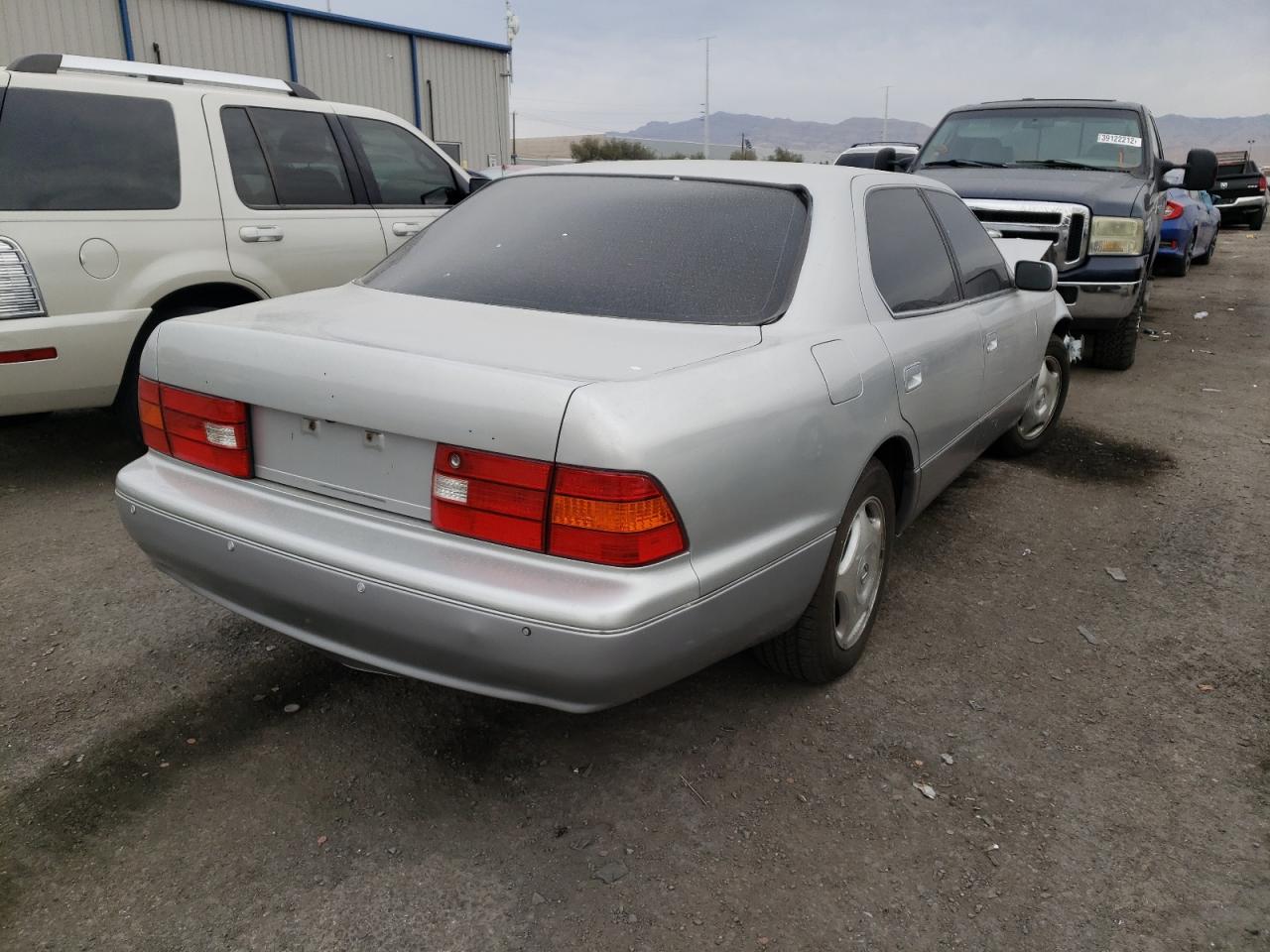 Photo 4 from auction – 2000 LEXUS LS 400 with VIN JT8BH28F9Y0171037