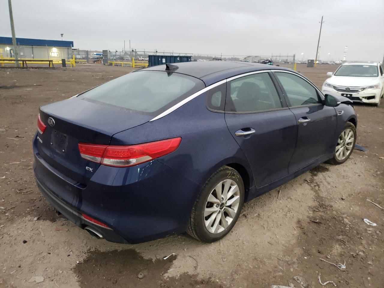 Photo 4 from auction – 2018 KIA OPTIMA EX with VIN 5XXGU4L33JG211998