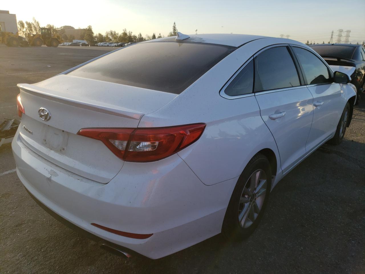 Photo 4 from auction – 2015 HYUNDAI SONATA with VIN 5NPE24AF2FH122087