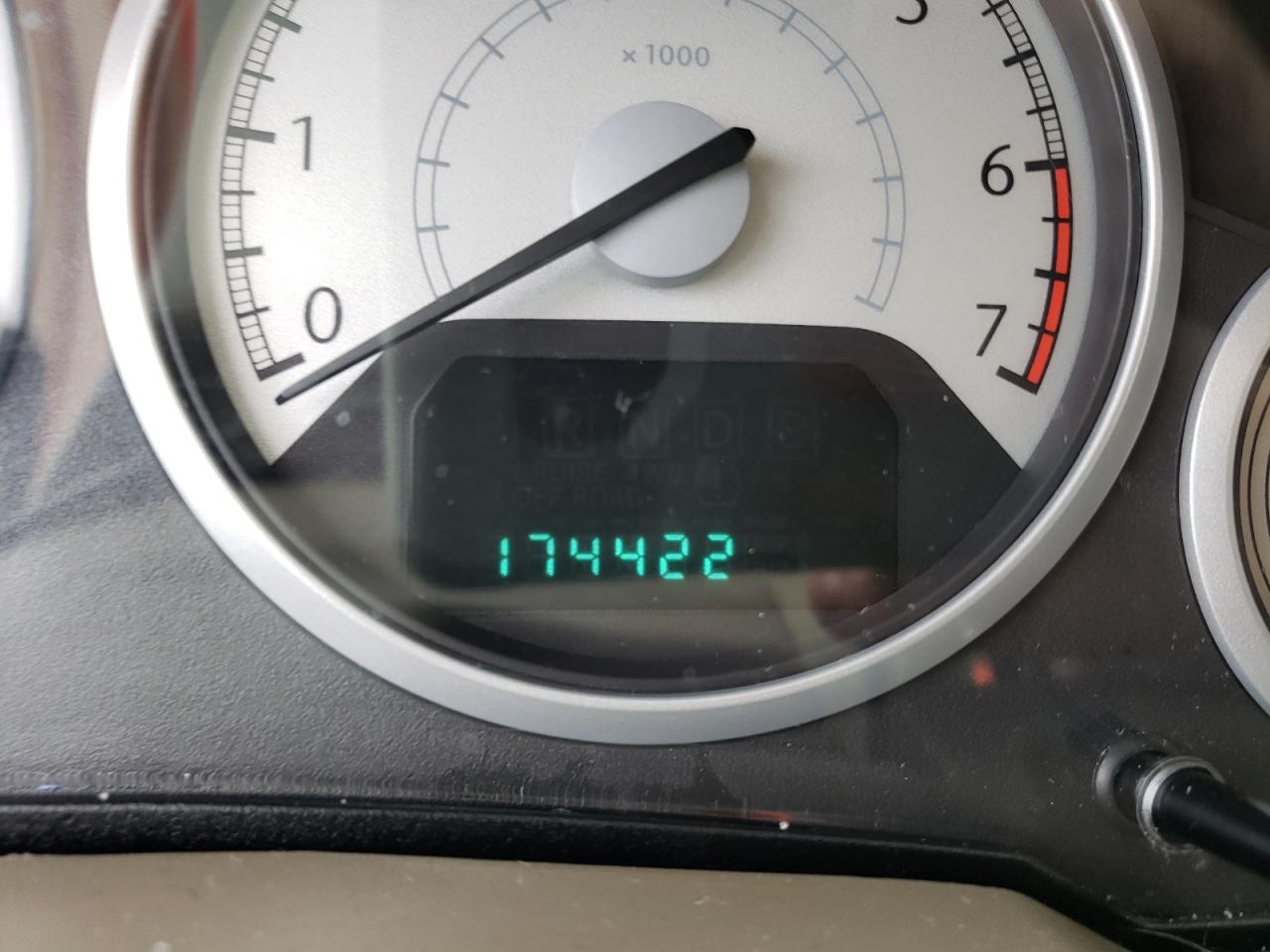 Photo 8 from auction – 2008 CHRYSLER TOWN & COU with VIN 2A8HR64X28R689469