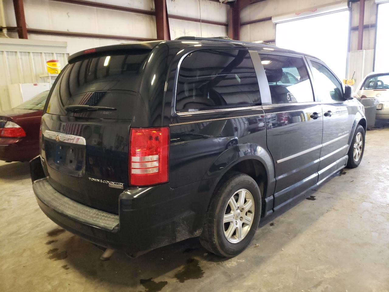 Photo 4 from auction – 2009 CHRYSLER TOWN & COU with VIN 2A8HR54199R528429