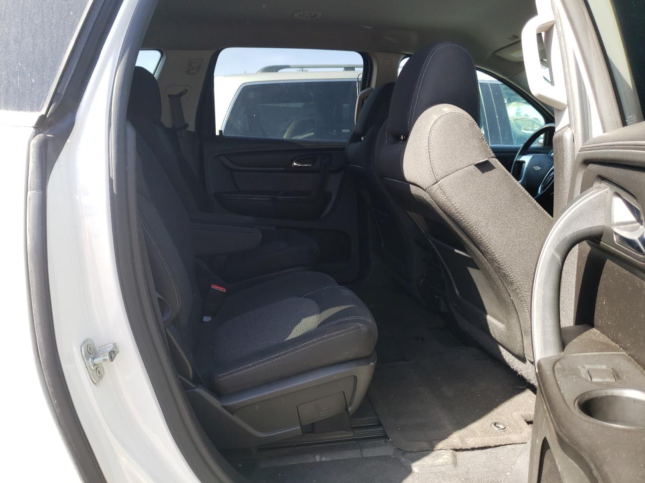 Photo 6 from auction – 2014 CHEVROLET TRAVERSE L with VIN 1GNKVHKD1EJ370195