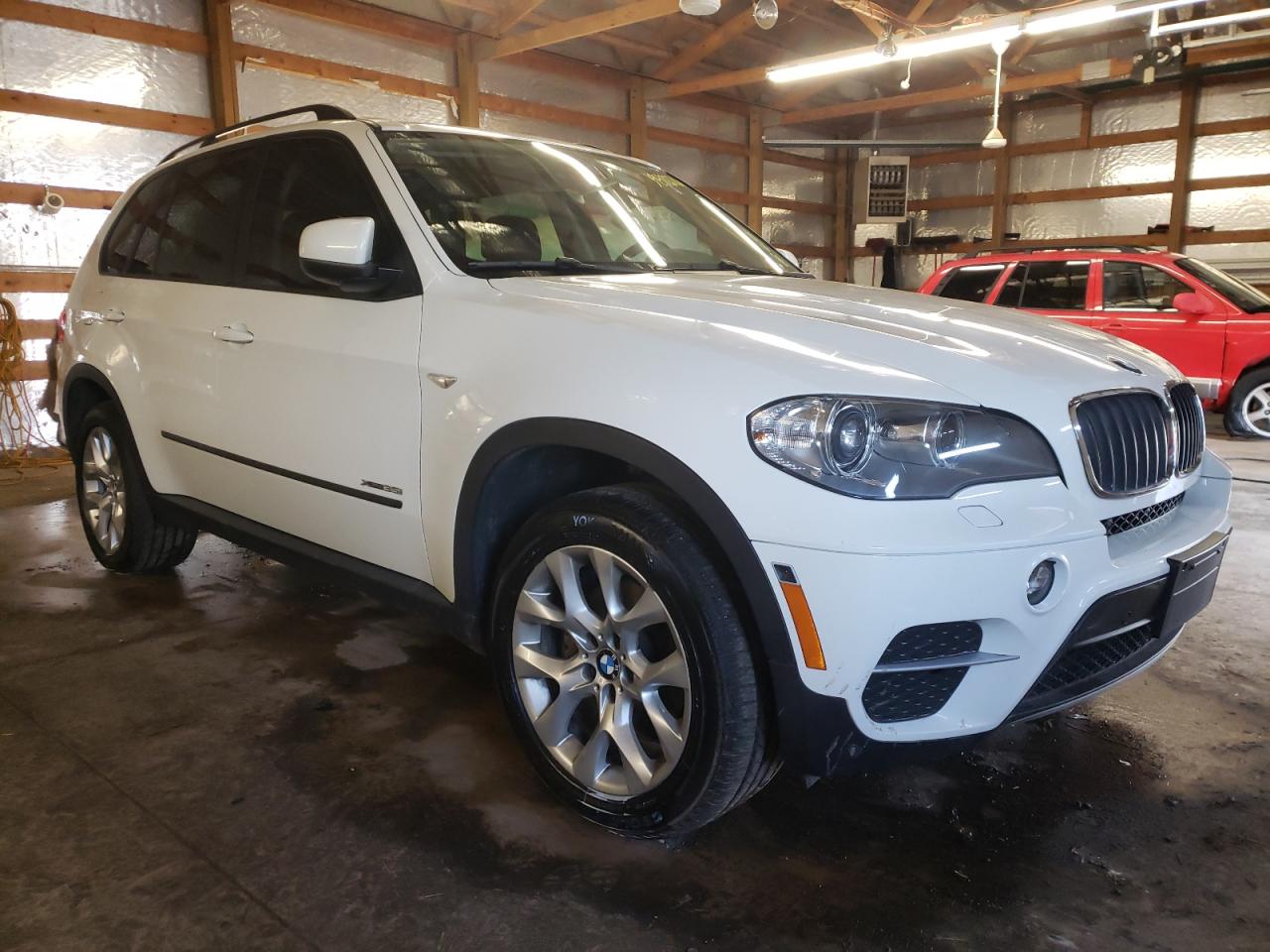 BMW X5 XDRIVE3 2012 with VIN 5UXZV4C51CL985644 - Photo from auction