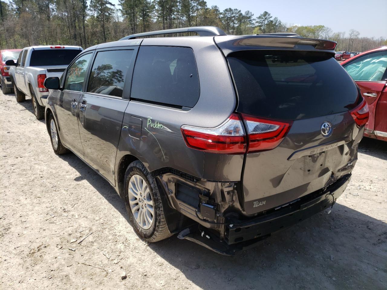 Photo 3 from auction – 2017 TOYOTA SIENNA XLE with VIN 5TDYZ3DC3HS862197