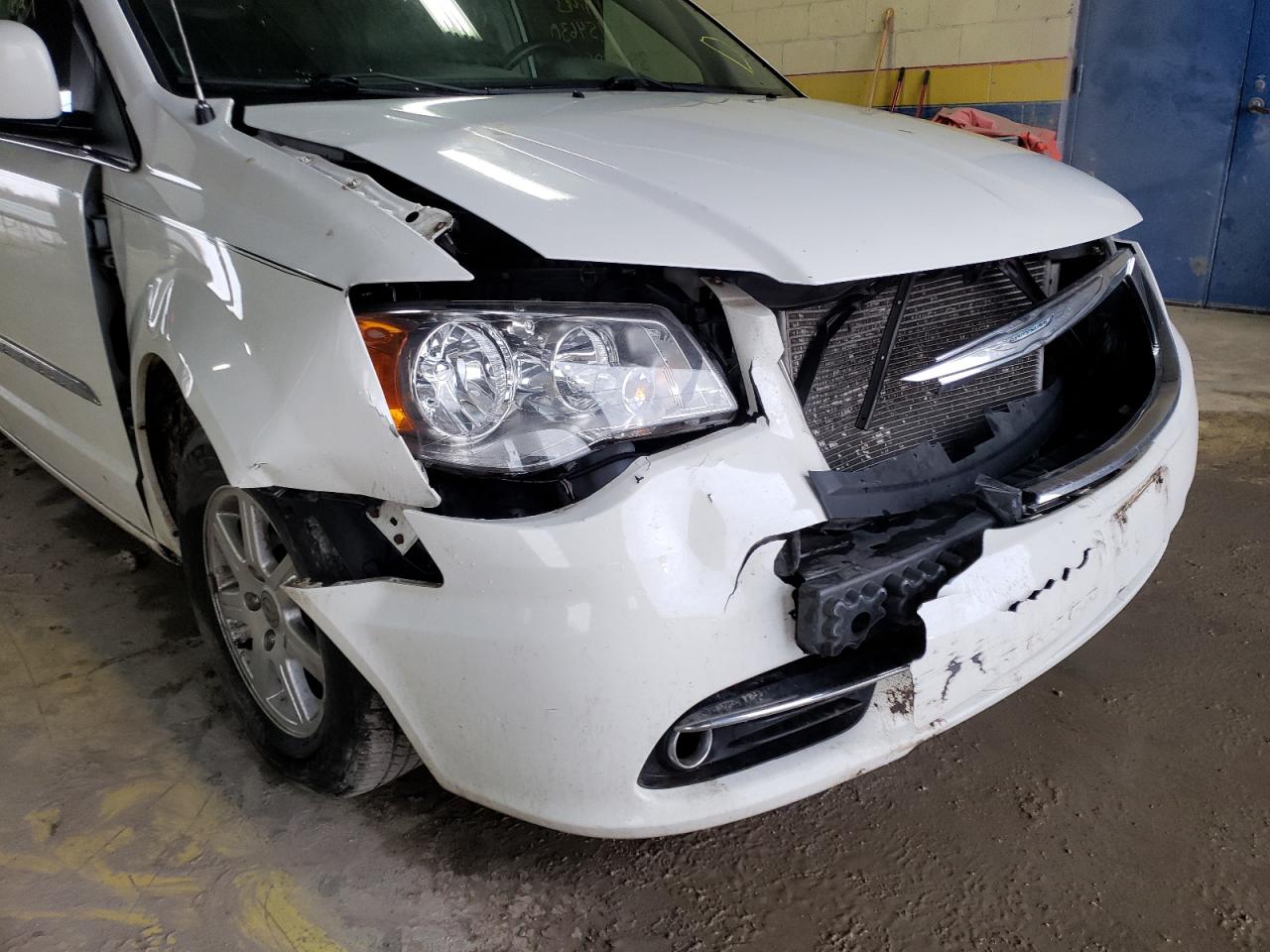 Photo 9 from auction – 2012 CHRYSLER TOWN & COU with VIN 2C4RC1BG5CR306362