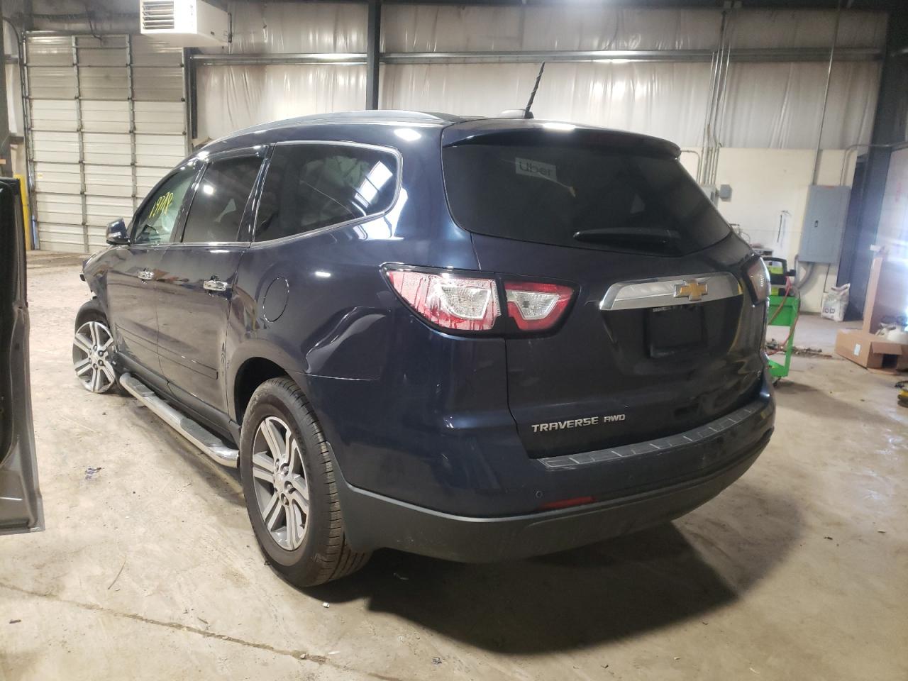 Photo 3 from auction – 2017 CHEVROLET TRAVERSE L with VIN 1GNKVGKD7HJ201751