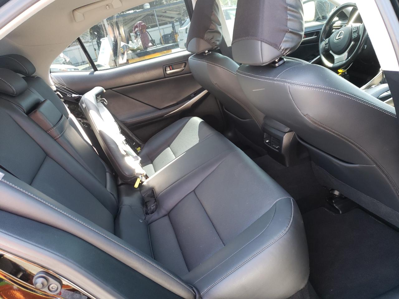 Photo 6 from auction – 2017 LEXUS IS 200T with VIN JTHBA1D28H5043621