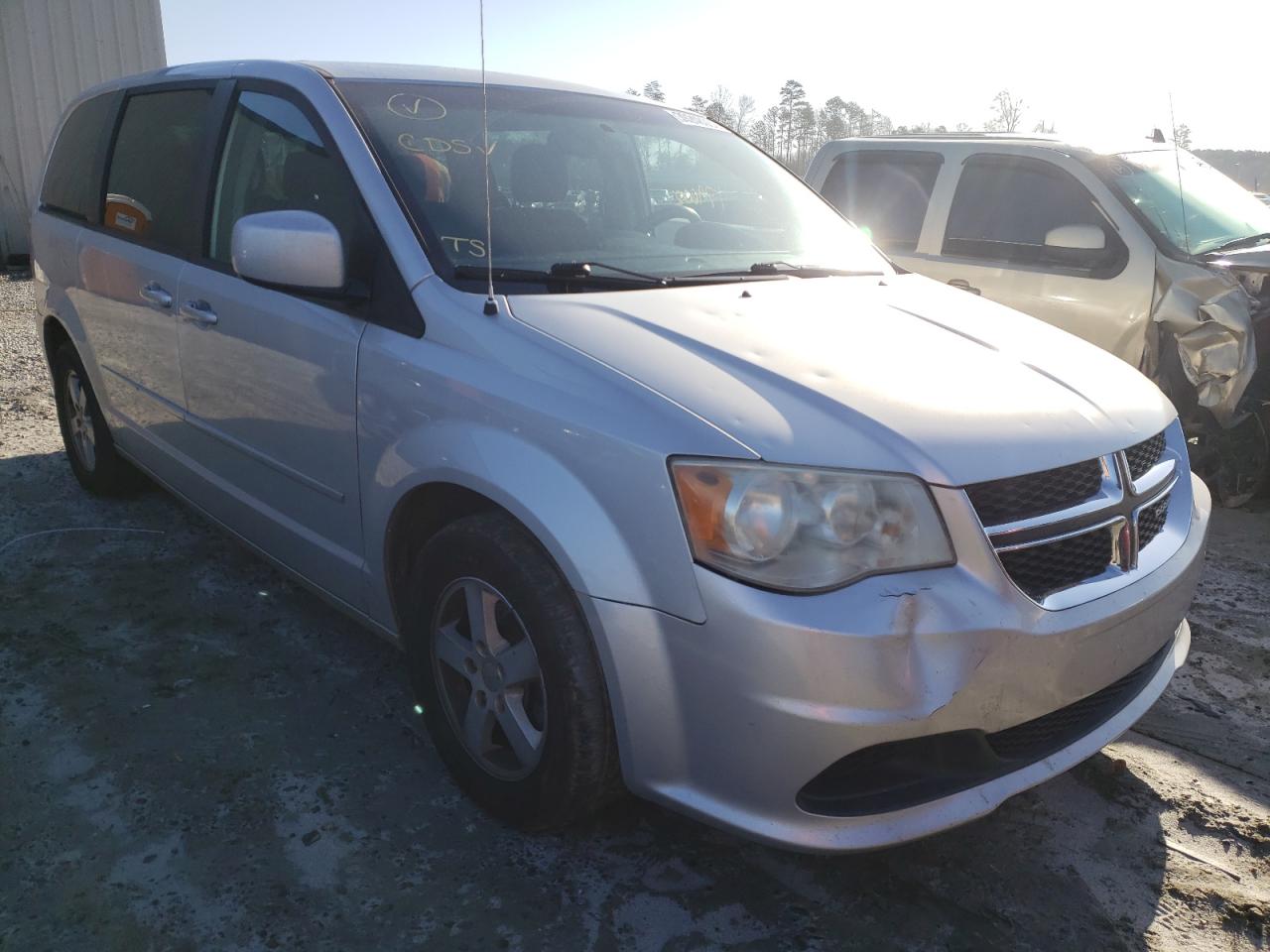 DODGE GRAND CARA 2011 with VIN 2D4RN3DG3BR792111 - Photo from auction