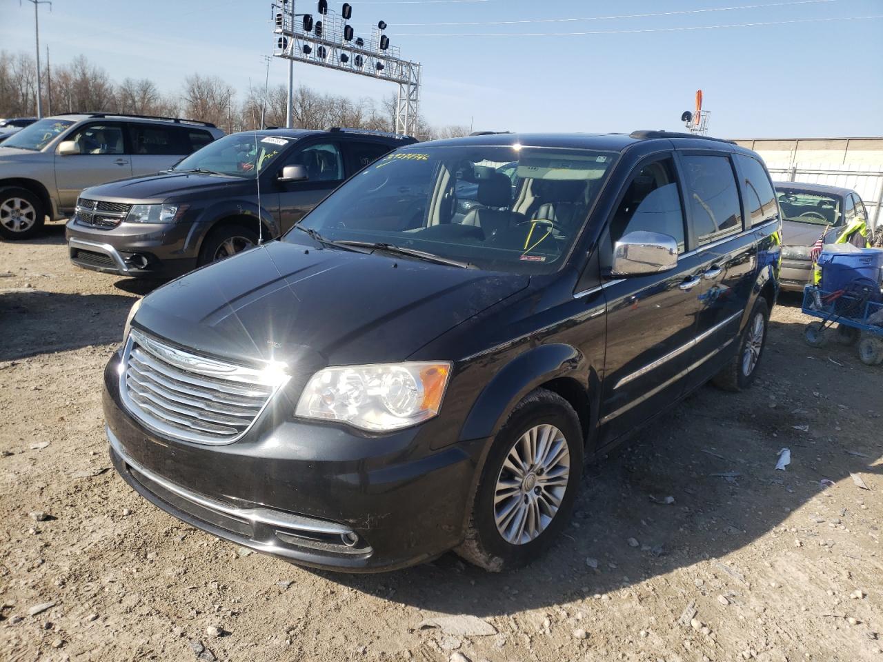 Photo 2 from auction – 2013 CHRYSLER TOWN & COU with VIN 2C4RC1CG3DR683000