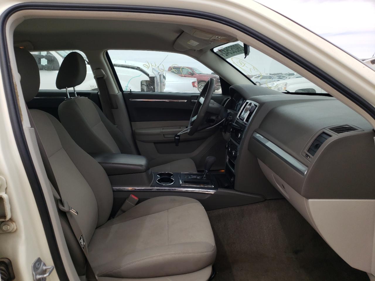 Photo 5 from auction – 2009 CHRYSLER 300 LX with VIN 2C3KA43D29H529605