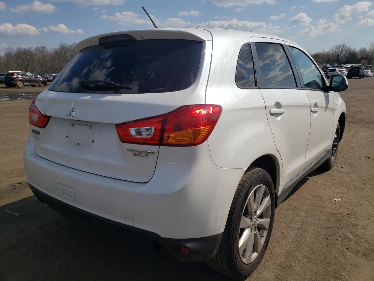 Photo 4 from auction – 2014 MITSUBISHI OUTLANDER with VIN 4A4AR3AU5EE032183