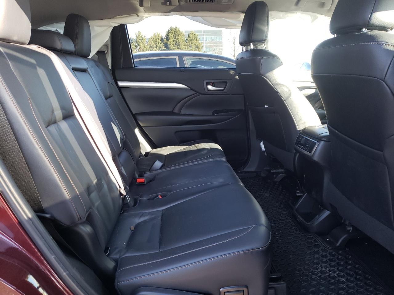 Photo 6 from auction – 2019 TOYOTA HIGHLANDER with VIN 5TDJZRFH9KS979321