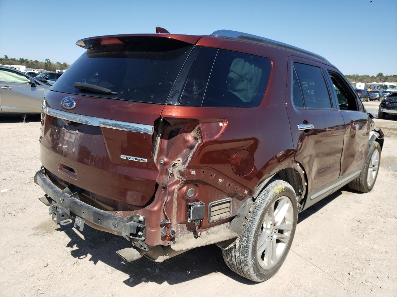 Photo 4 from auction – 2016 FORD EXPLORER L with VIN 1FM5K7F87GGA07014