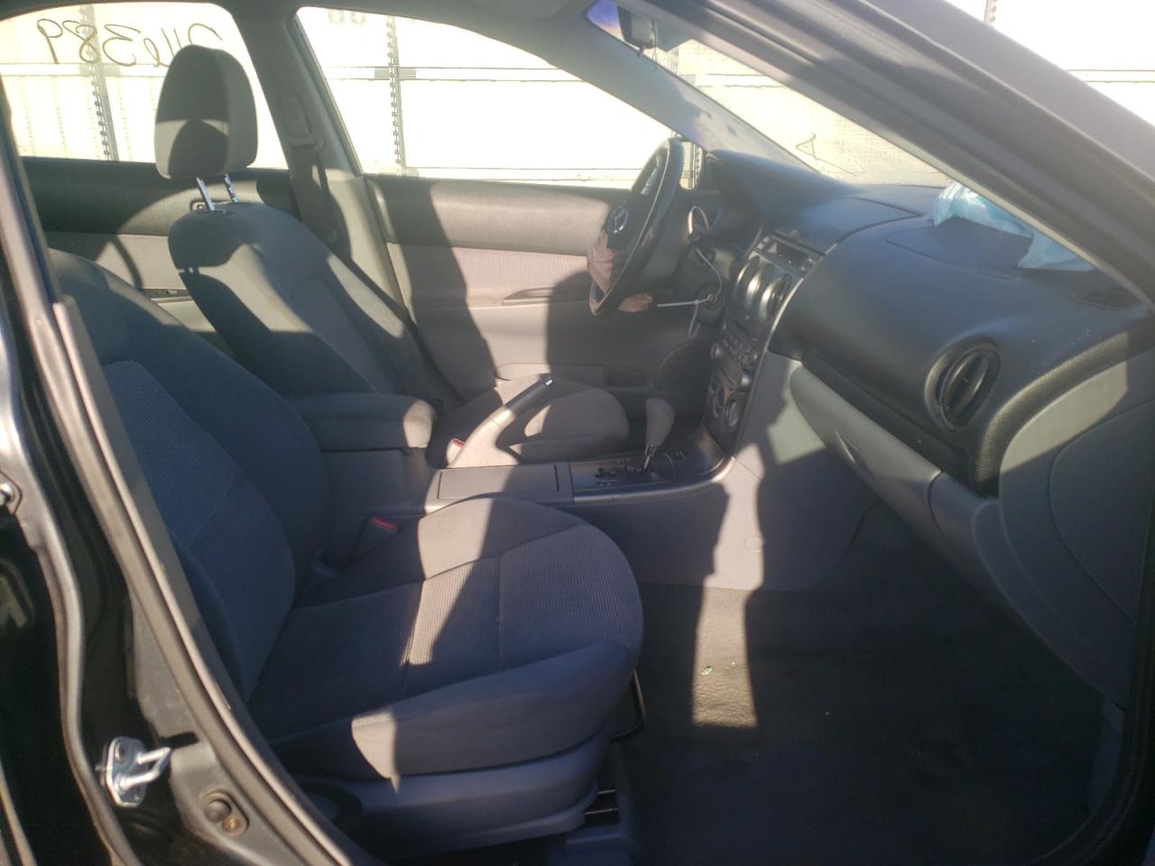 Photo 5 from auction – 2003 MAZDA 6 I with VIN 1YVFP80C935M21876